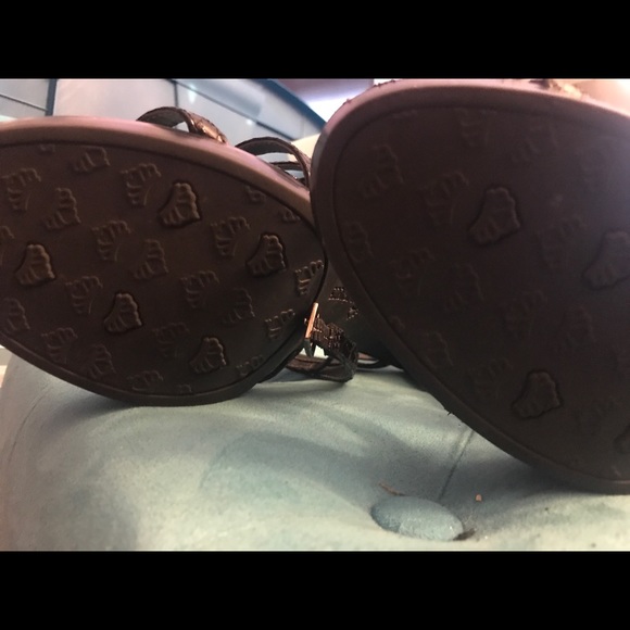 Black shiny high snake skin heels - Picture 6 of 6